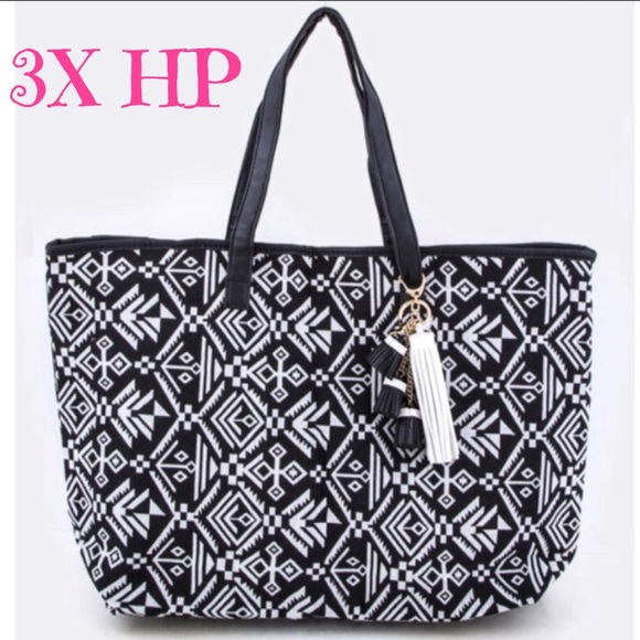 WILA Handbags - SOLD OUT - 🎉3X HP🎉 Boho ikat print bag